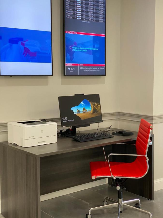 فندق Ramada By Wyndham Hartford North - Bradley Airport ويندسور لوكس المظهر الخارجي الصورة