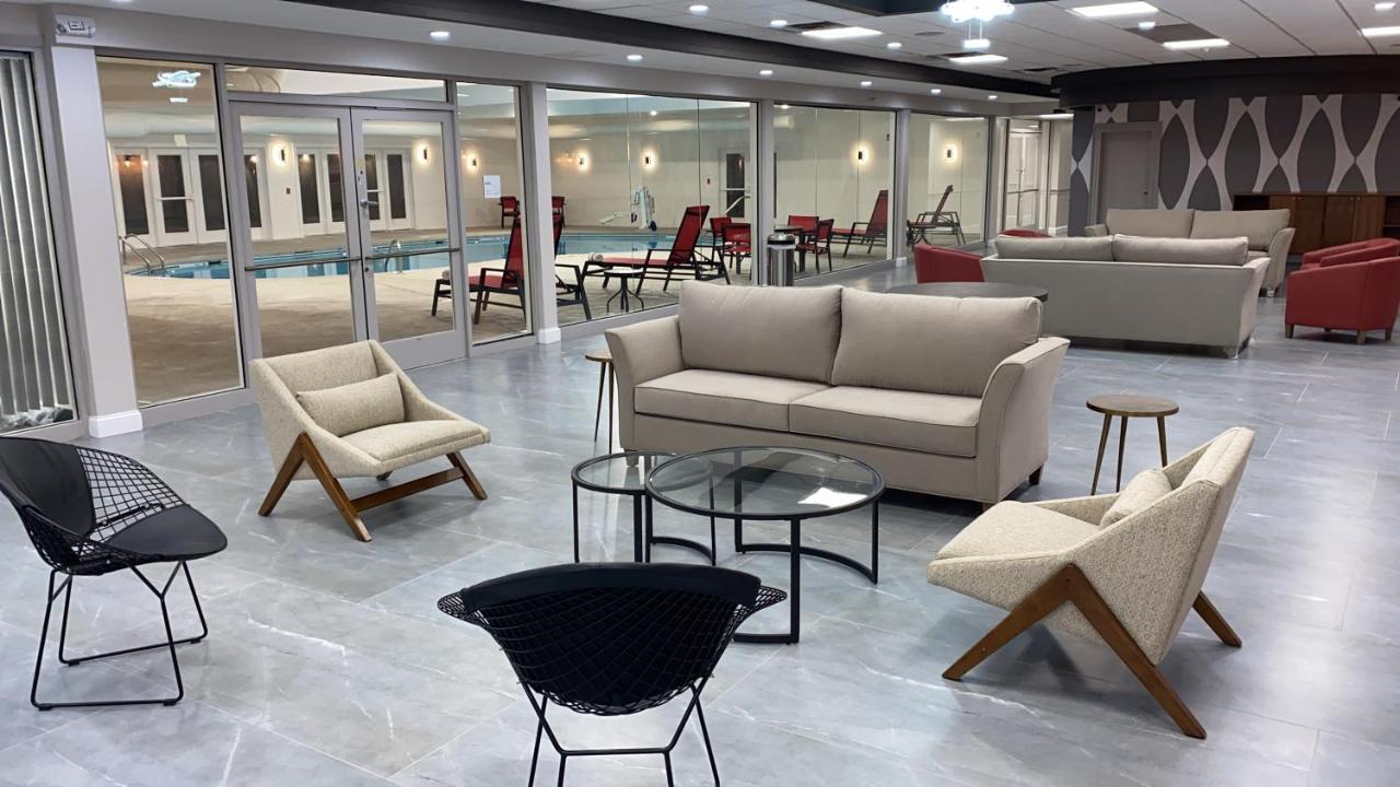 فندق Ramada By Wyndham Hartford North - Bradley Airport ويندسور لوكس المظهر الخارجي الصورة
