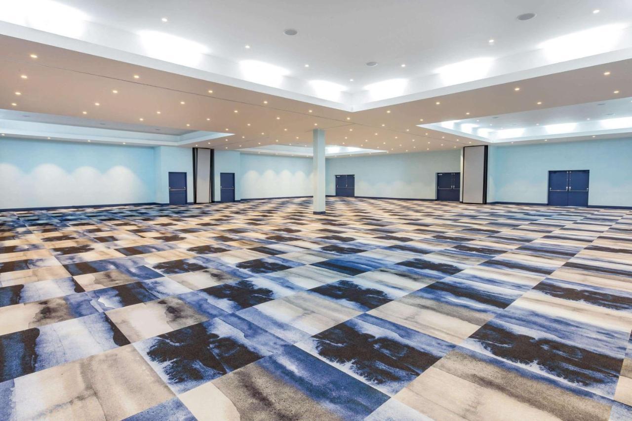 فندق Ramada By Wyndham Hartford North - Bradley Airport ويندسور لوكس المظهر الخارجي الصورة