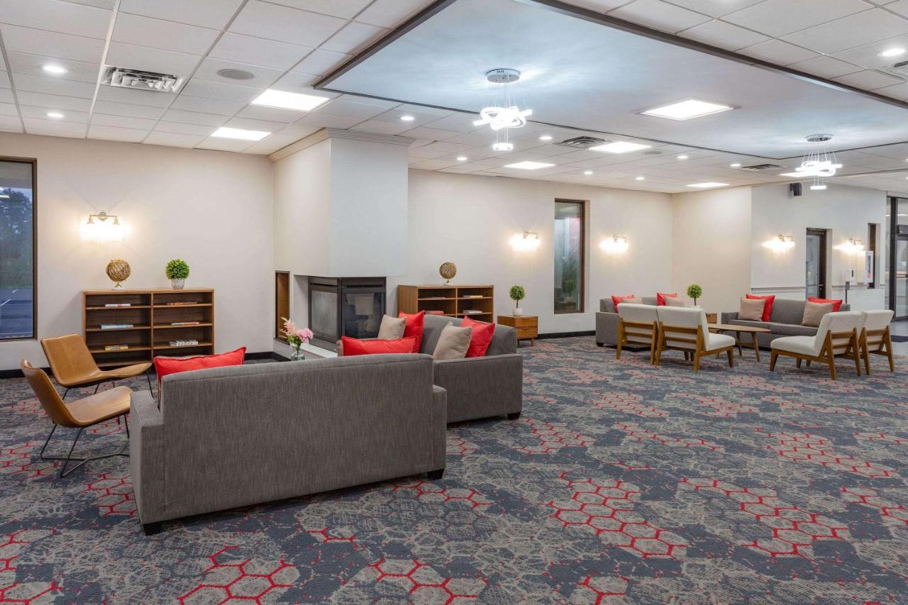 فندق Ramada By Wyndham Hartford North - Bradley Airport ويندسور لوكس المظهر الخارجي الصورة