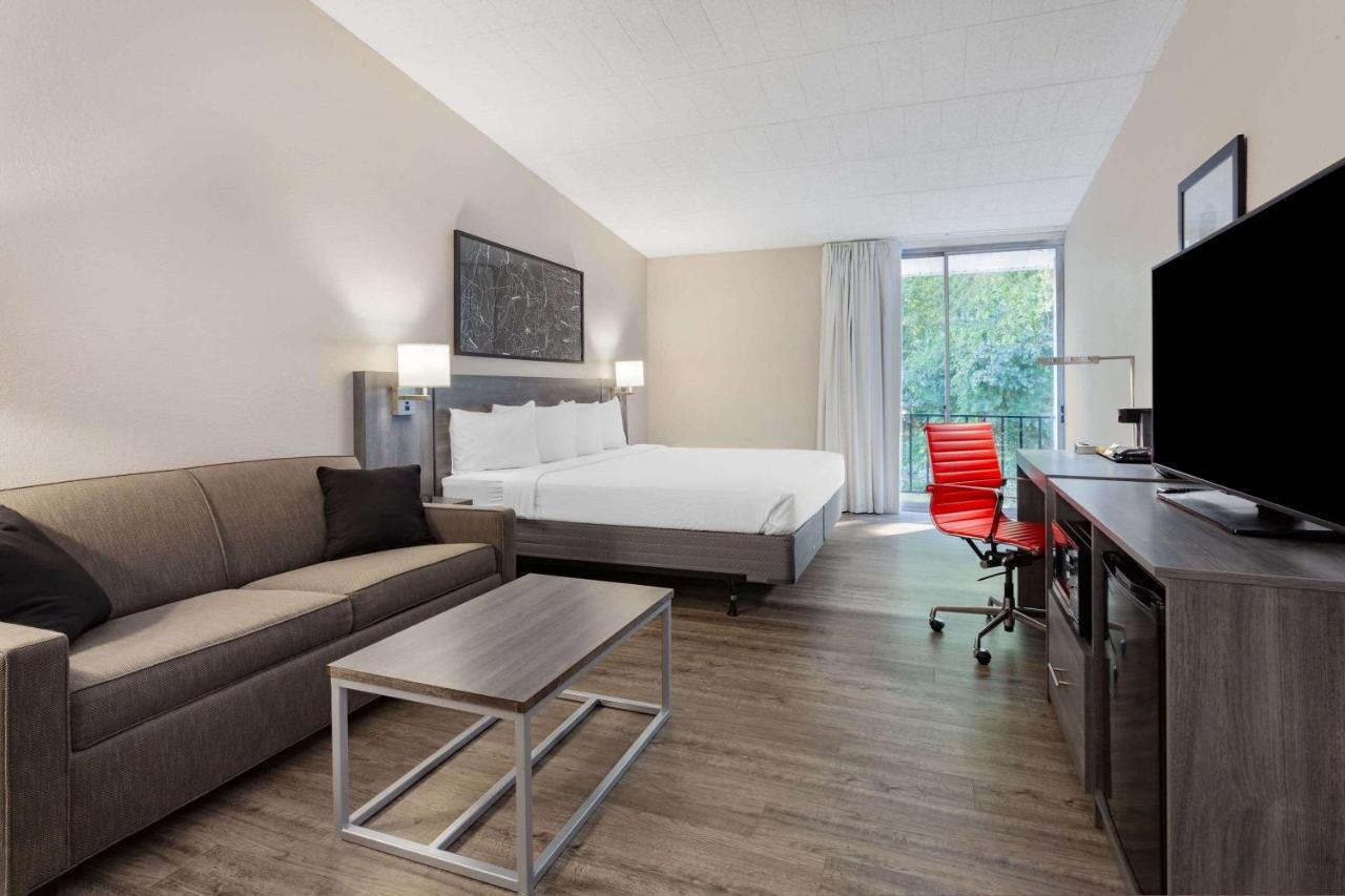 فندق Ramada By Wyndham Hartford North - Bradley Airport ويندسور لوكس المظهر الخارجي الصورة