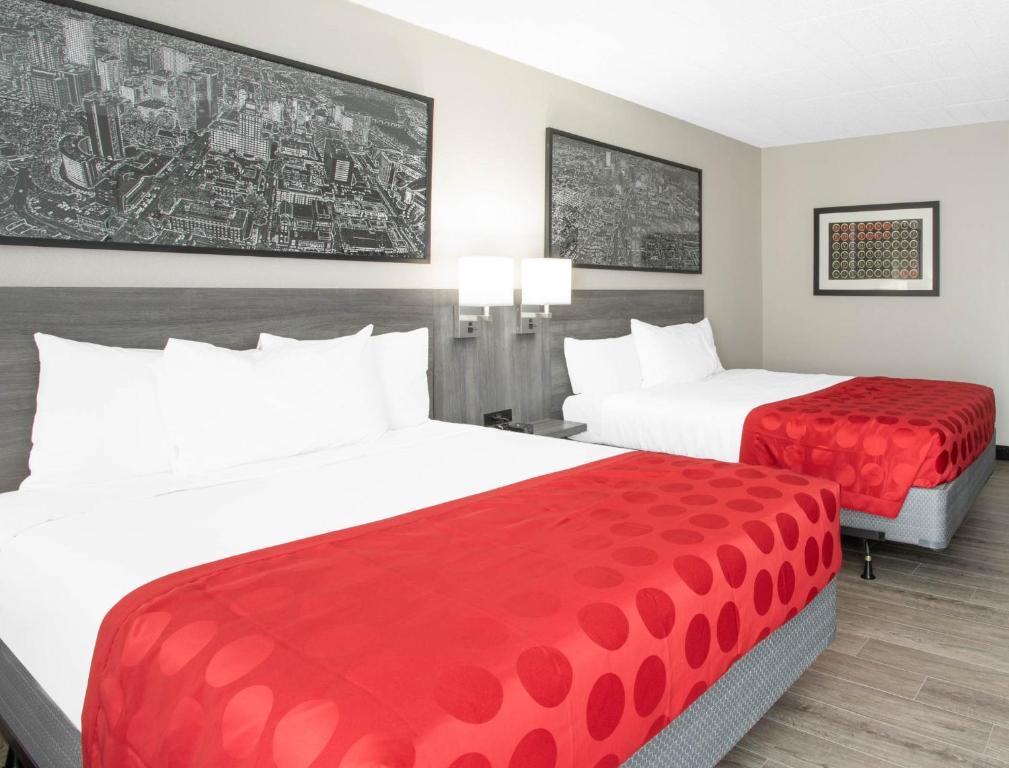 فندق Ramada By Wyndham Hartford North - Bradley Airport ويندسور لوكس المظهر الخارجي الصورة